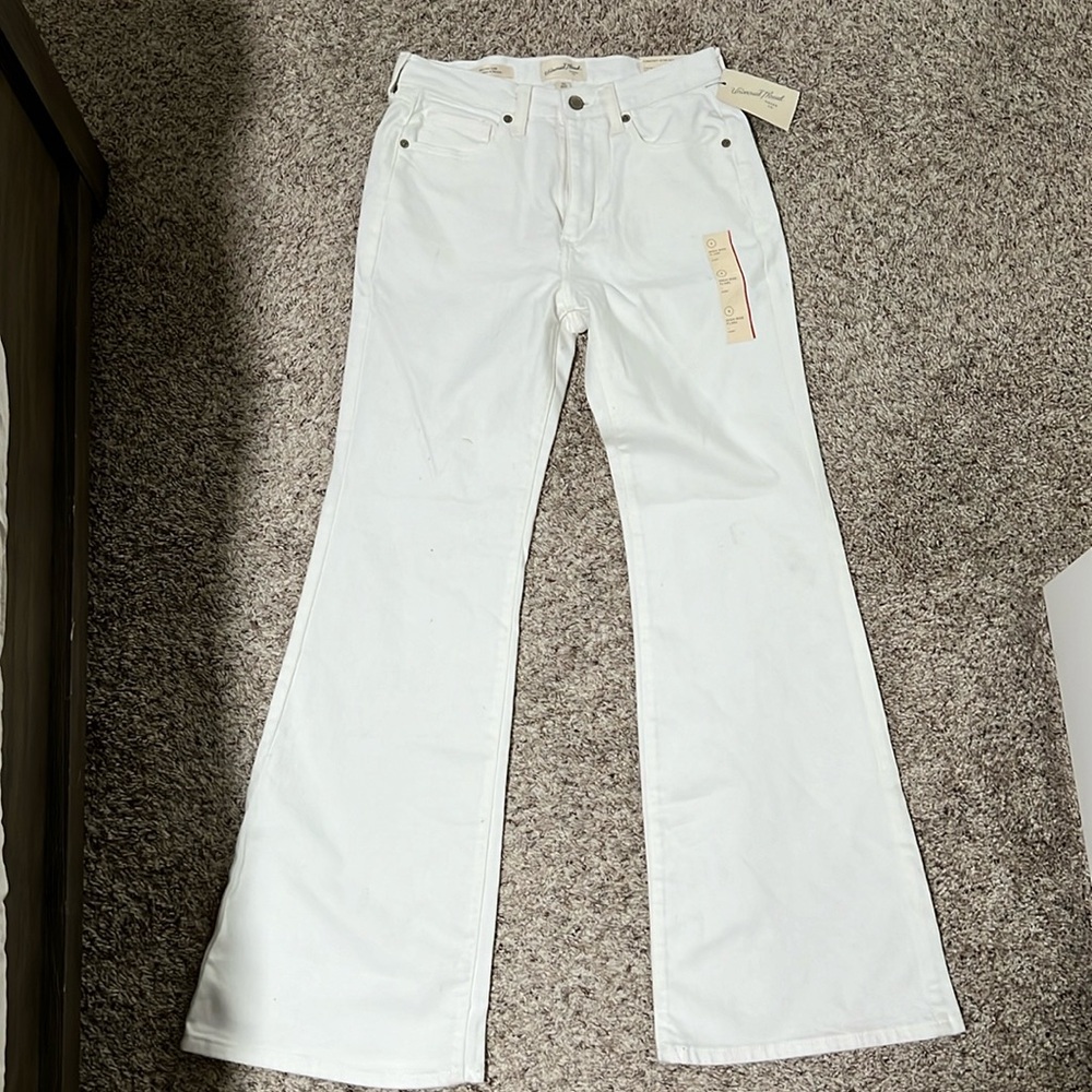 Universal Thread High-Rise Flare Jeans 4 short